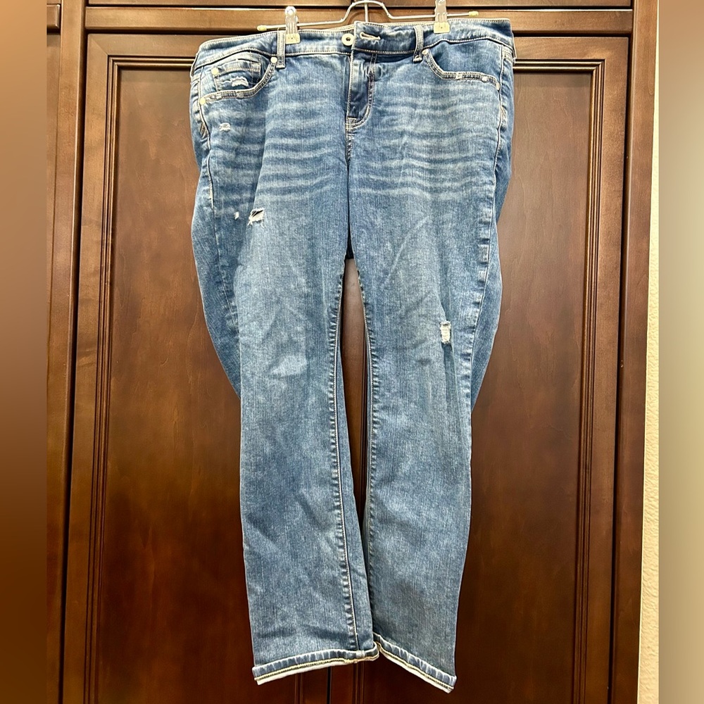 EUC Torrid boyfriend straight leg distressed jeans